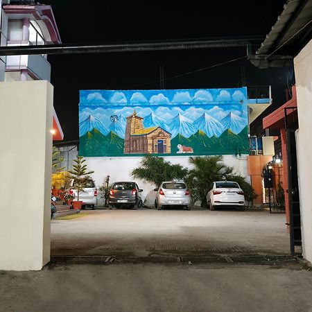 Hotel Kailash Residency Dehradún Kültér fotó