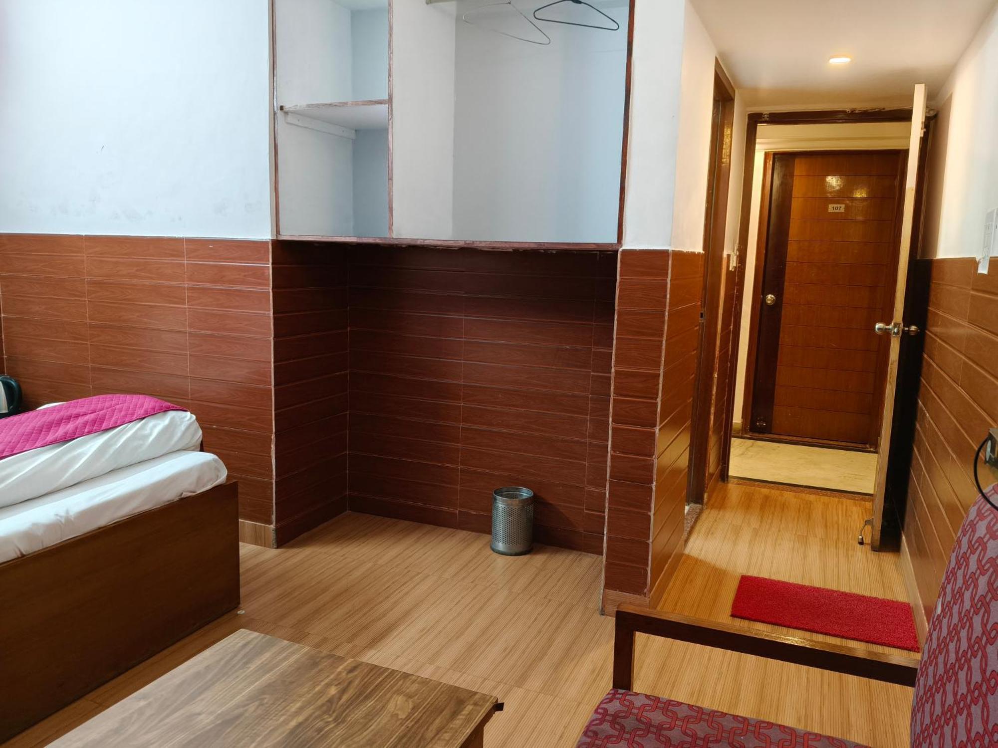 Hotel Kailash Residency Dehradún Kültér fotó