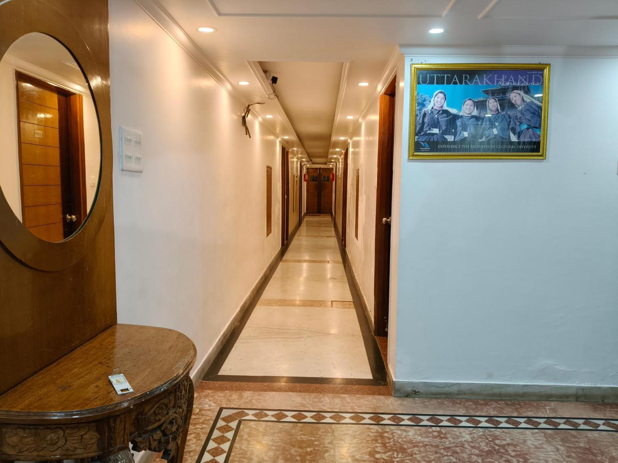 Hotel Kailash Residency Dehradún Kültér fotó
