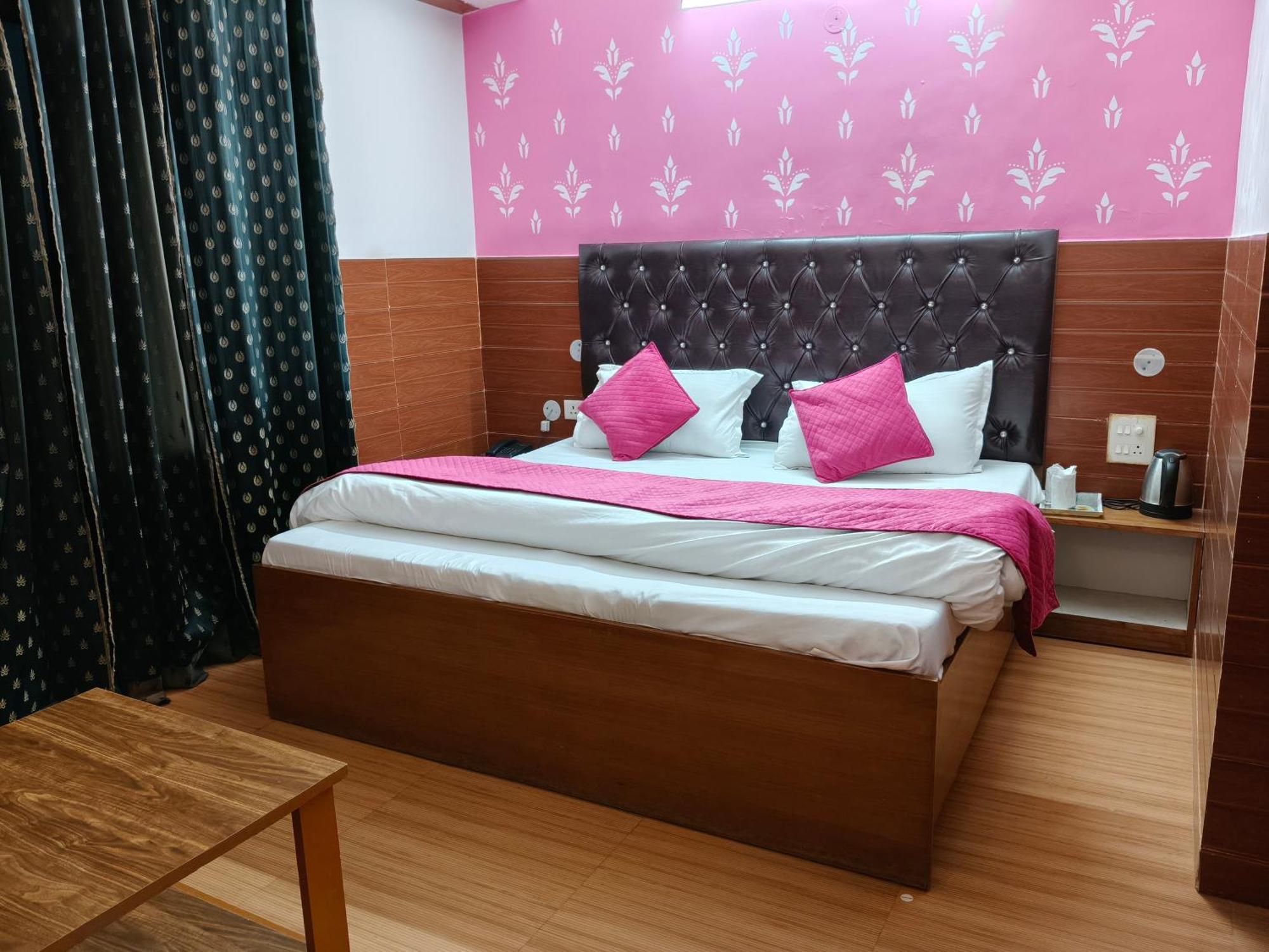 Hotel Kailash Residency Dehradún Kültér fotó
