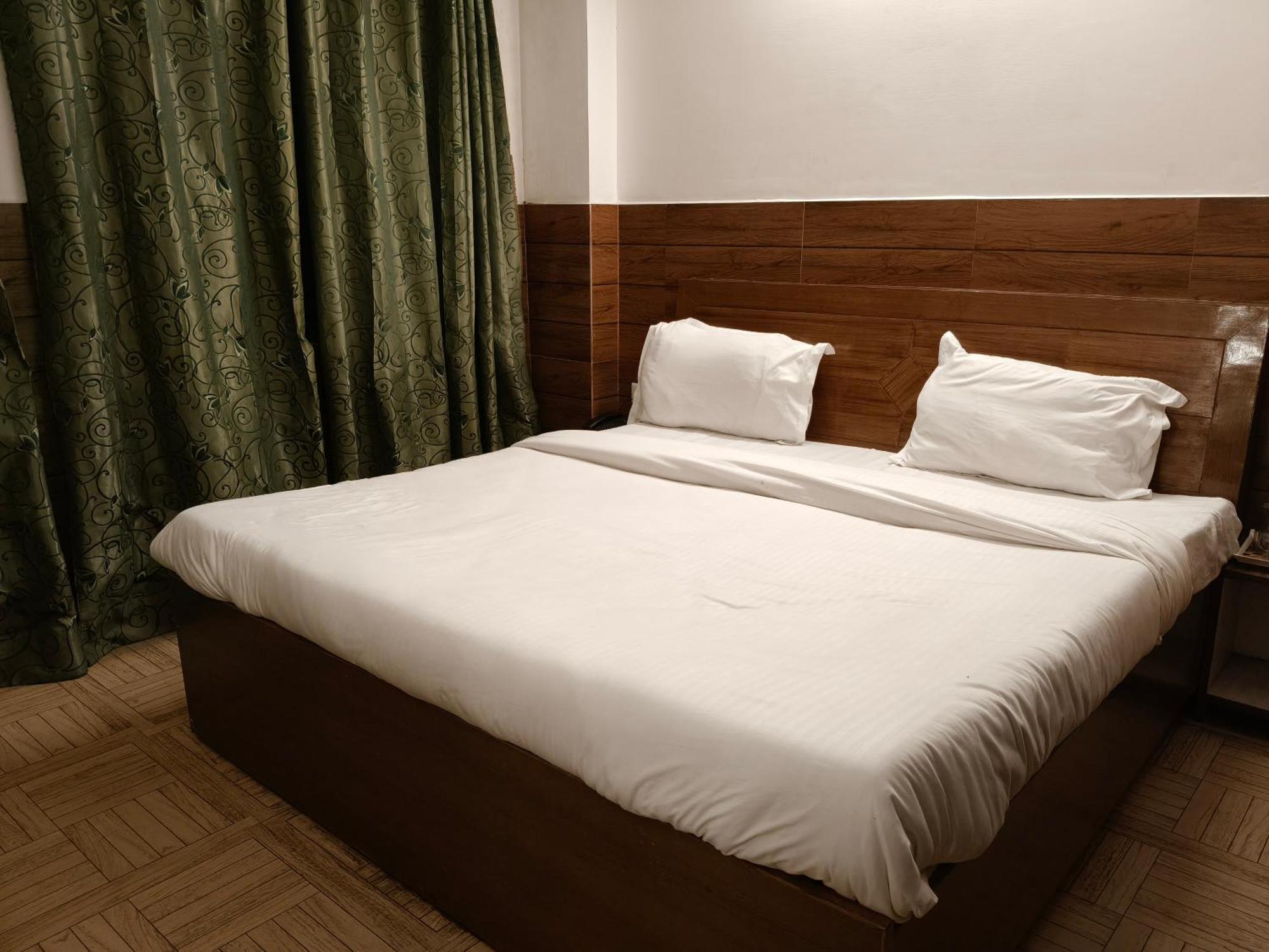 Hotel Kailash Residency Dehradún Kültér fotó